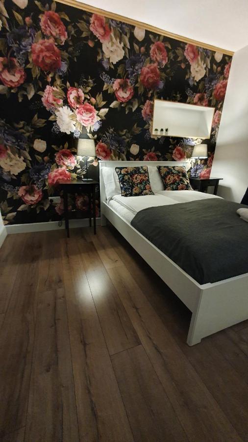 Pasta Factory Guest Rooms Голвей Екстер'єр фото