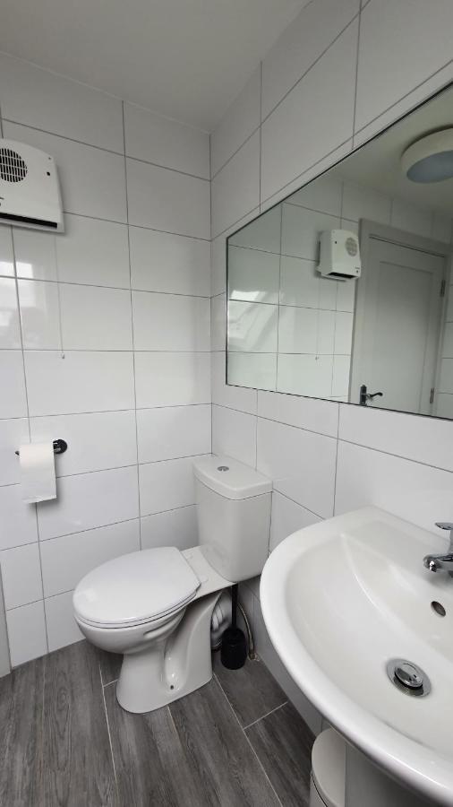 Pasta Factory Guest Rooms Голвей Екстер'єр фото