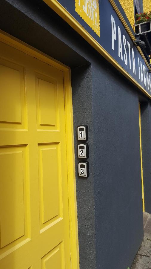 Pasta Factory Guest Rooms Голвей Екстер'єр фото