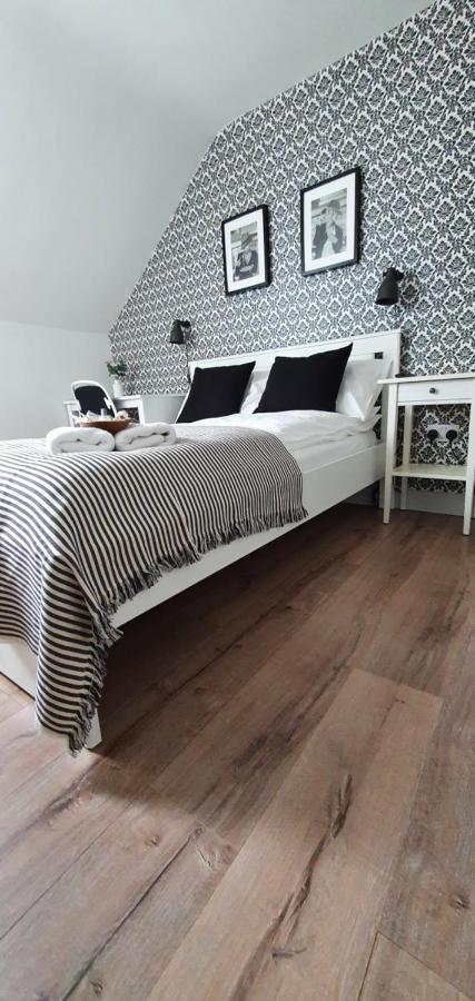 Pasta Factory Guest Rooms Голвей Екстер'єр фото