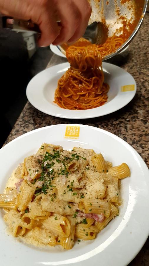 Pasta Factory Guest Rooms Голвей Екстер'єр фото