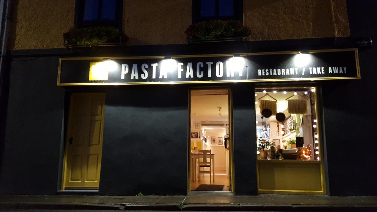 Pasta Factory Guest Rooms Голвей Екстер'єр фото