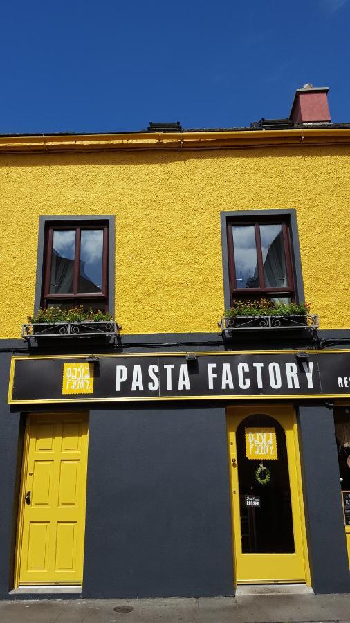 Pasta Factory Guest Rooms Голвей Екстер'єр фото