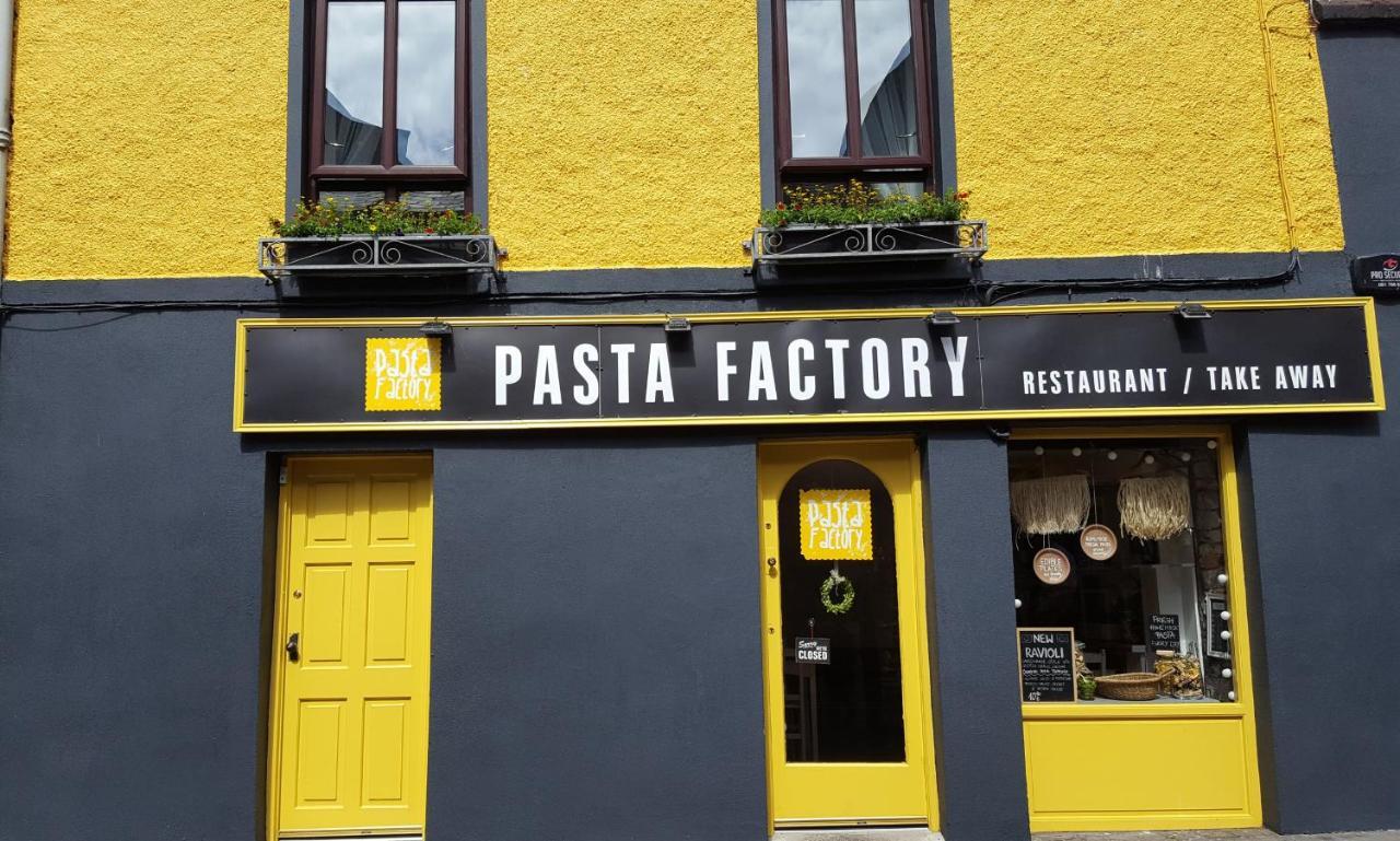 Pasta Factory Guest Rooms Голвей Екстер'єр фото